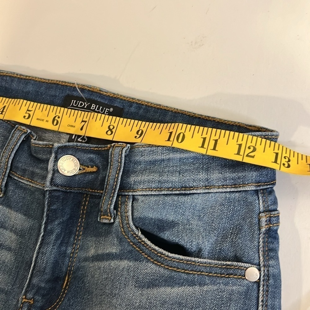 Judy Blue Jeans Cropped Distressed Blue Wash Size 25 - Picture 10 of 14